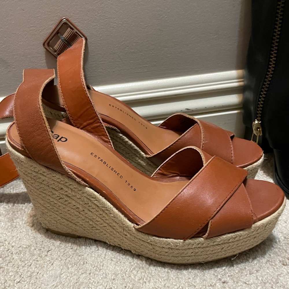 New Gap sandals